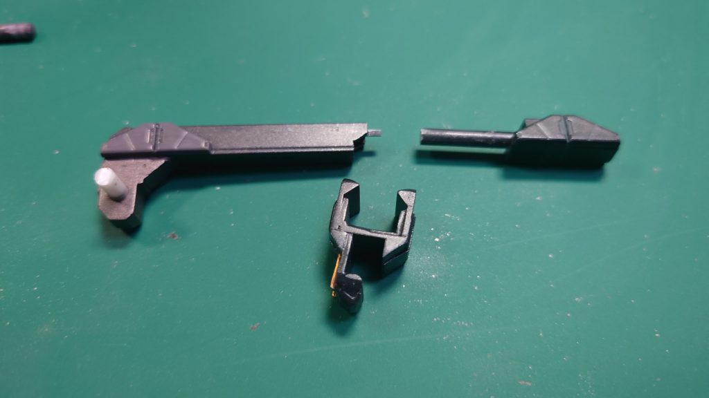 レールと、名乗る以上はスライド出来ないと駄目かも?で苦肉の片持で作成