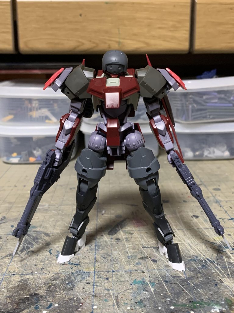 太もものパーツを変更して、これで色塗ろうと思っていたのですが……