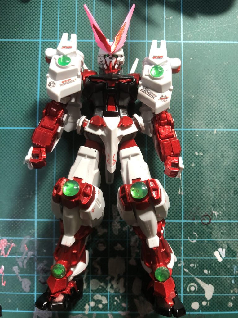 アストレイ本体は基本無改造ですが、戦国パーツのグリーン部分にはWAVEのレンズパーツを使ってます。正直もう一個買っておけばよかったと後悔しております