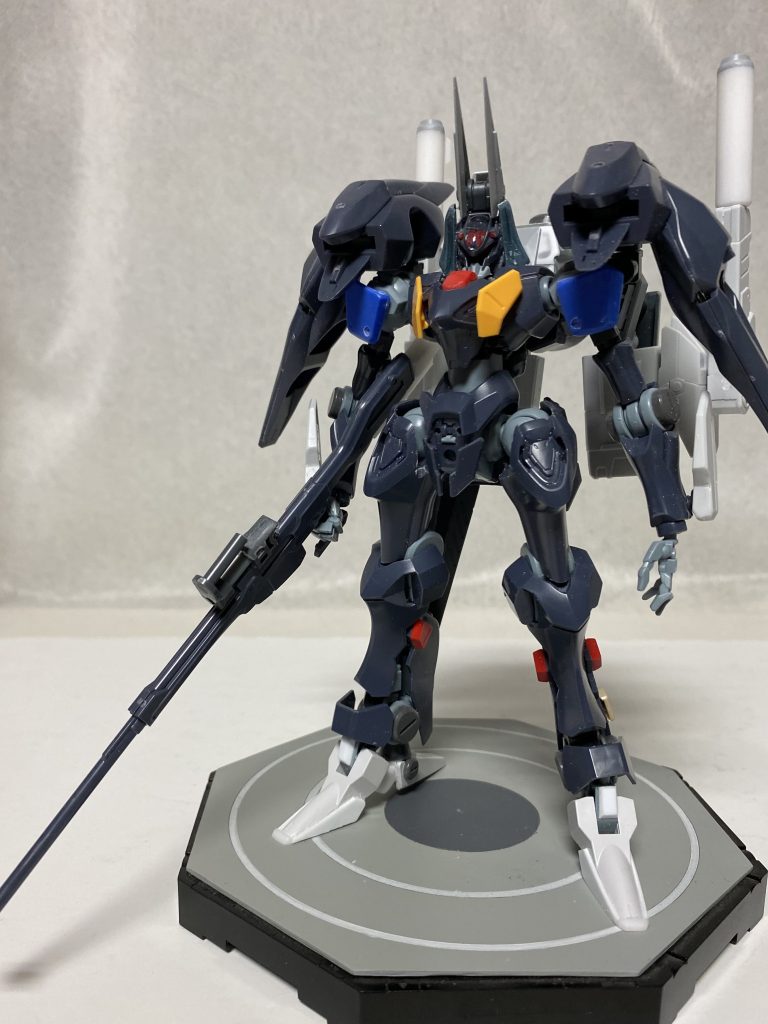 塗装直前。段々とヘビーメタル風に見えて来たのとシルバー単色が面白く無いと感じたので進路変更!股関節幅詰め、頭部形状アレンジ。