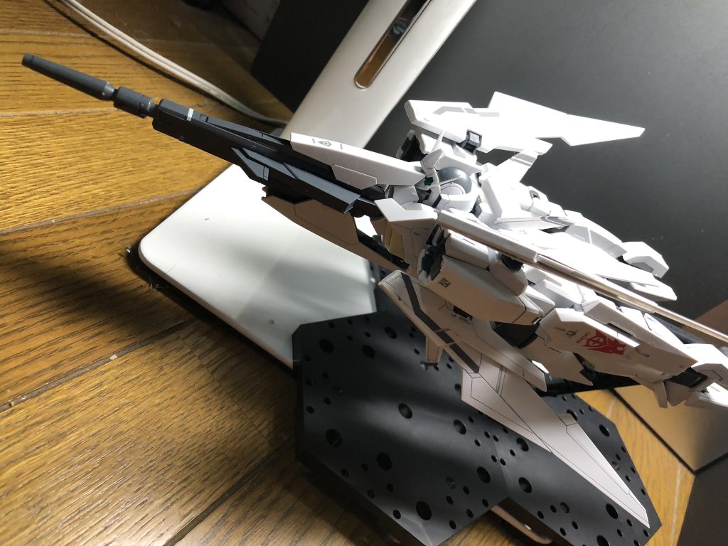 ストライダー形態。この変形機構は圧巻です。しかもシリーズに数ある可変機体の中でも纏まりのあるデザインで滅茶苦茶格好良い。