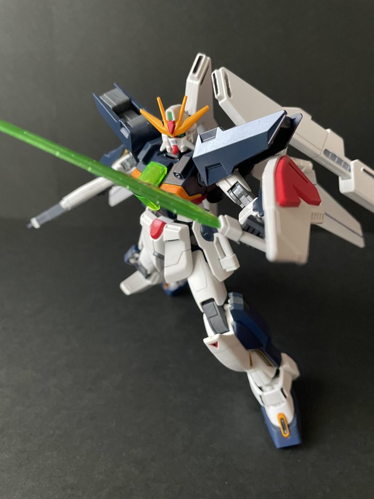 サーベル抜刀！ビーム刃が太いの迫力満点で良き…。お気に入りのワンショット！