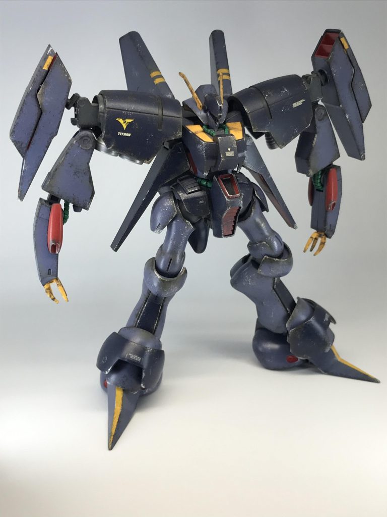 これも非常にカッコ良いキットなのですが…私の汚しが手抜きすぎて台無しになった痛ましい作品😨