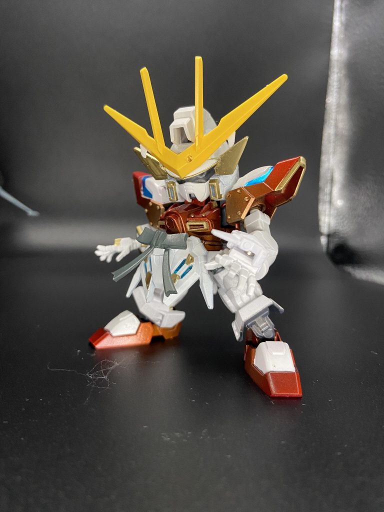 トライバーニングのシンプルなデザインは極力活かしたかったので、塗装で情報量を追加。熱を感じるグラデーションをしたつもり!後は全身にマグネットを仕込んで…