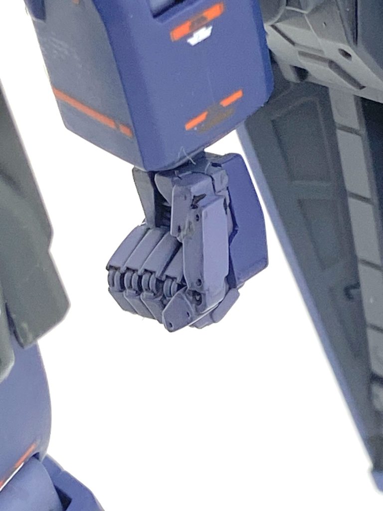ハンドだけは造形が大変甘かったのでビルダーズパーツHD 1/144 MSハンド01 (連邦系)に差し替えました。