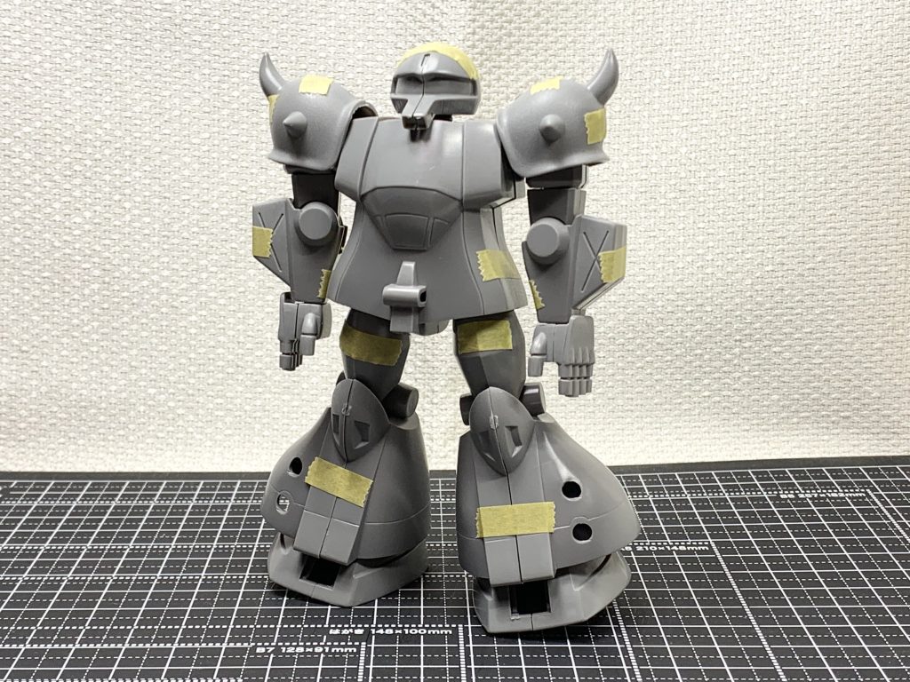 仮組状態。コレはかなり厳しい出来ですよね。足首の関節がダメなんだと思います。