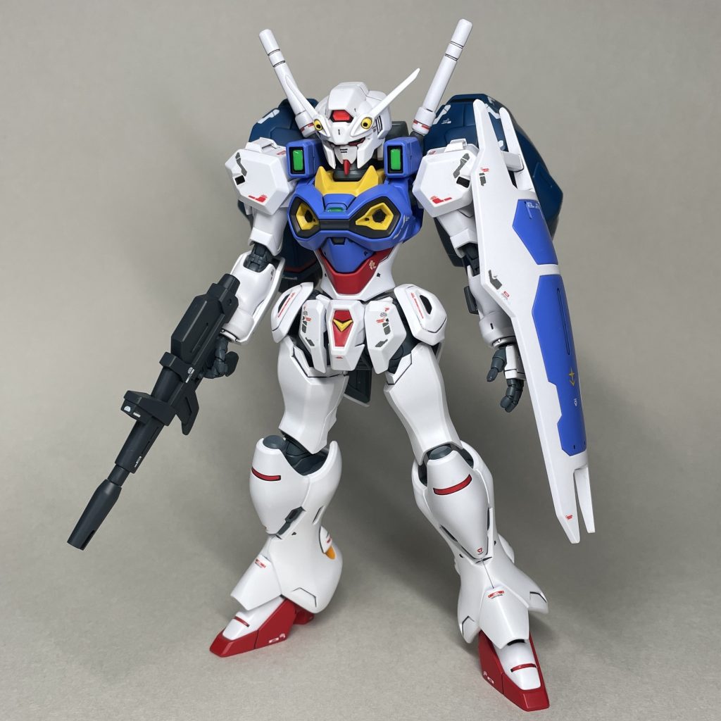 ブースター装備 まえ ガンダム開発計画の追加プランとして開発された試作モビルスーツとのことで、GP01と似たような構成、配色だったので、先日製作したRG GP01と並べられるように、あまり手をかけず似たような印象にすることを目標に製作しました。