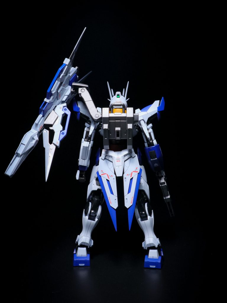 全身各所に多数のシェルユニットを分散配置することでより有機的な動作を可能とし、理論上では人間の体術の再現を目指していた。