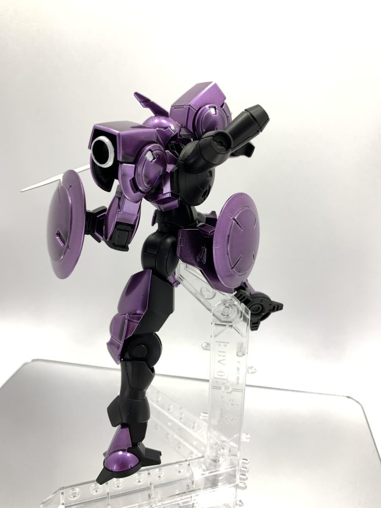 背中の真ん中バーニア?外して右シールドラック。3mmなんでそんまま付けれますね。設定としては予備のシールド的な。