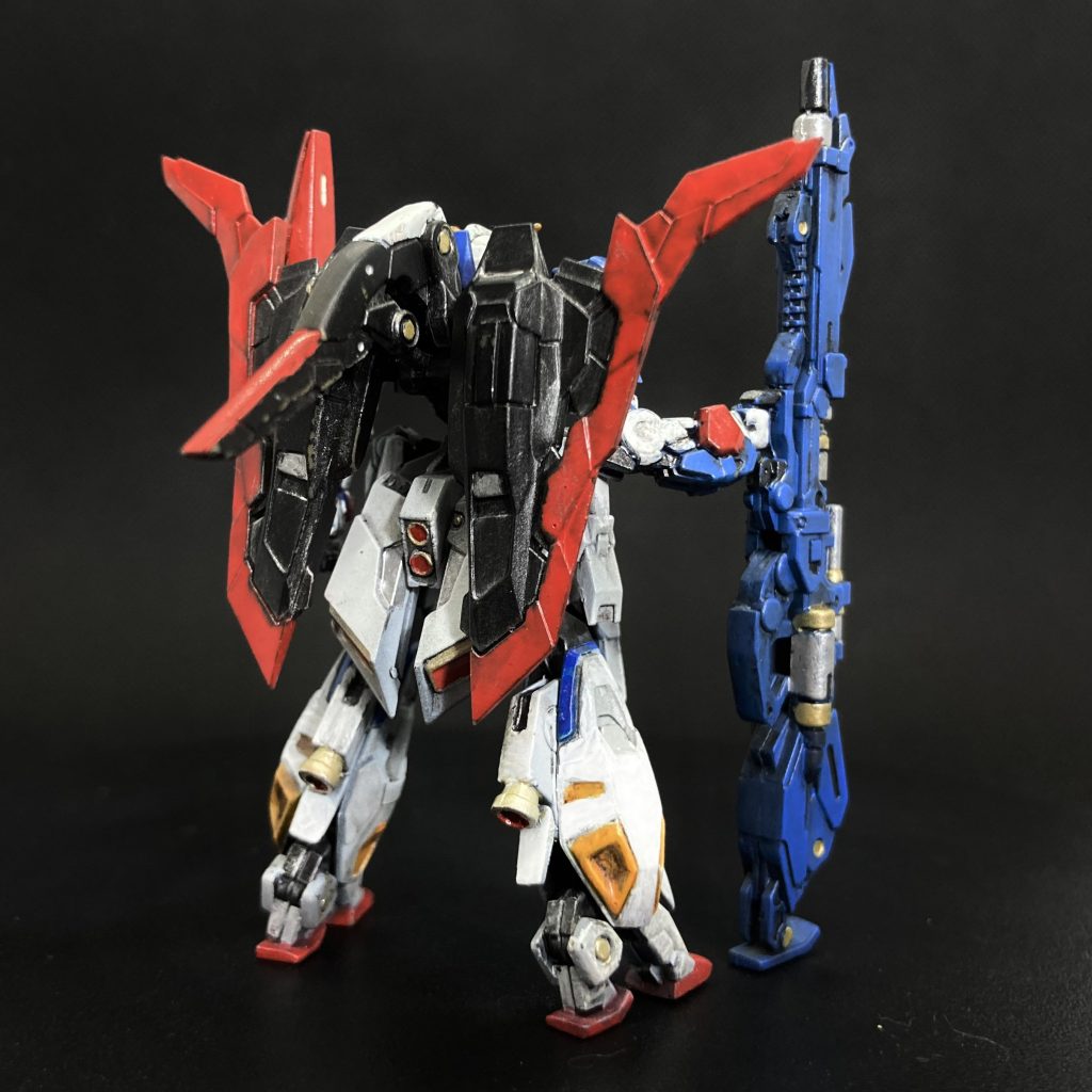 黒サフ→ラッカーの後、水性ホビーカラーの筆塗りで塗り分け。フレームをスターブライトアイアンで塗り、リアルタッチマーカーでシェーディング＆墨入れ。エナメルのシルバーとゴールドでアクセントを足して出来上がり。