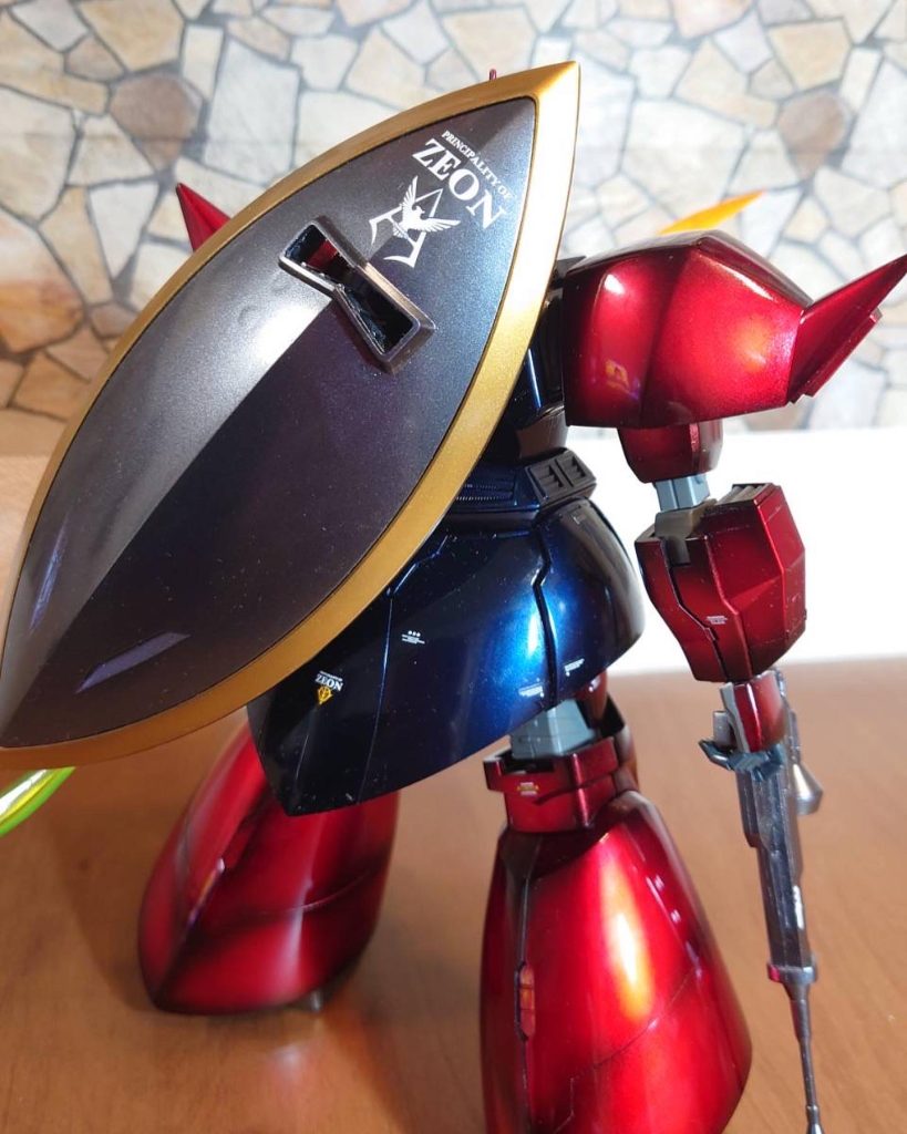 後ろ姿。シールドの水転写デカール失敗したなあ。