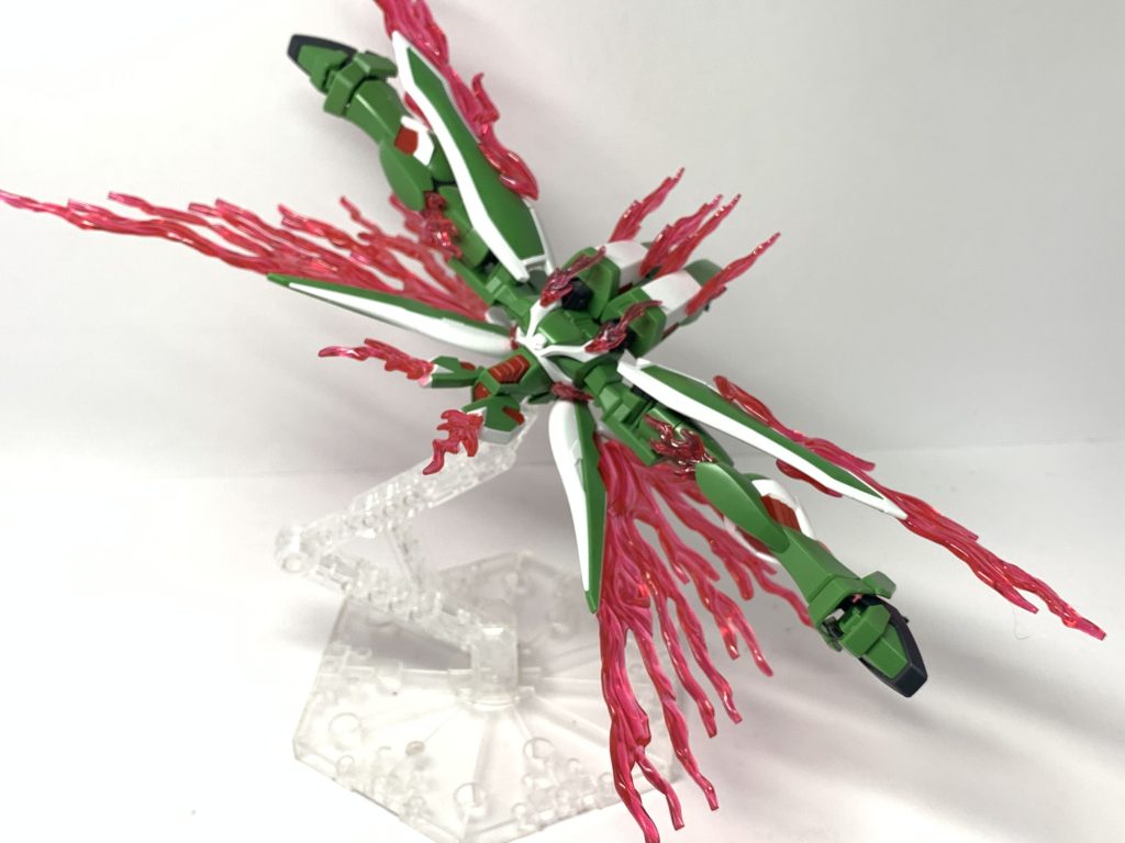 巡航形態「蜃気楼鳥(ミラージュ・ワゾー)」。ゼータガンダムの変形を中途半端にしたような印象を受けますね。