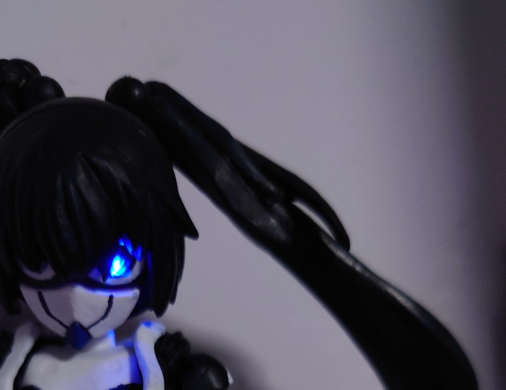 頭に青いLED仕込んでおり、ブラック★ロックシューターの蒼い瞳の炎、アグレッサーモードを再現してみました。