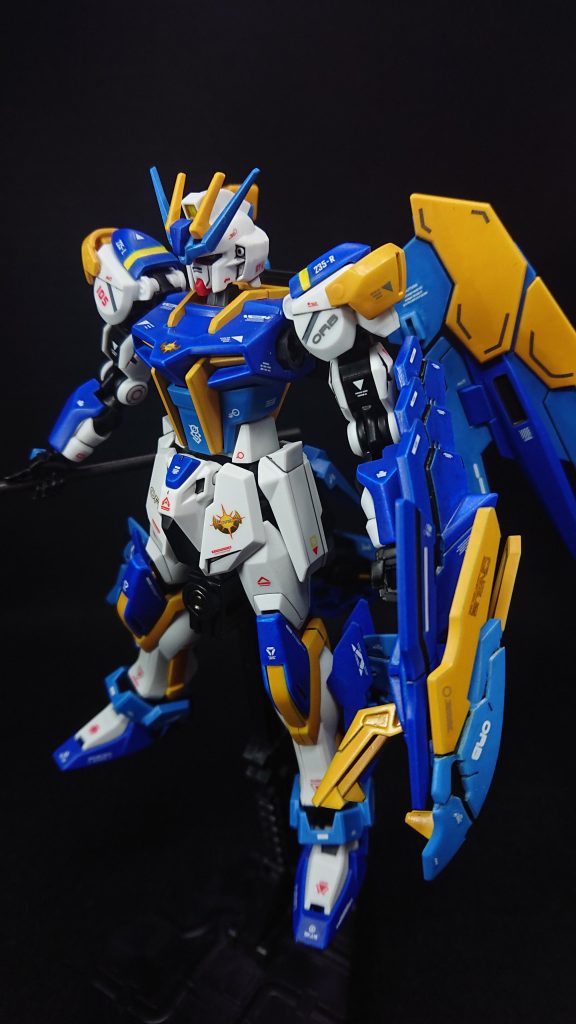 頭部    :ストライクボディ   :ストライク腰部    :ストライク+テイルブレード(オリジナル)肩     :エアリアル腕部    :エアリアル脚部    :ストライク+30MMバックパック:フェニーチェリナーシタ武装    :薙刀(30MM戦国兵装)       ドラゴンヘッドアーム(30MM戦国アーマー)