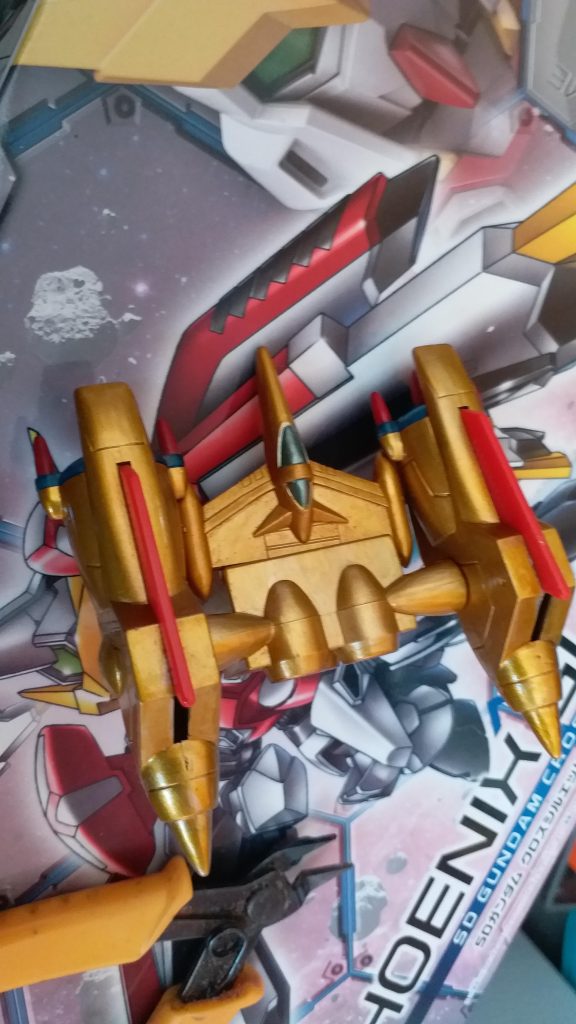 因戰機同背包可分體， 上油後 故意保留戰鬥機的合體功能。