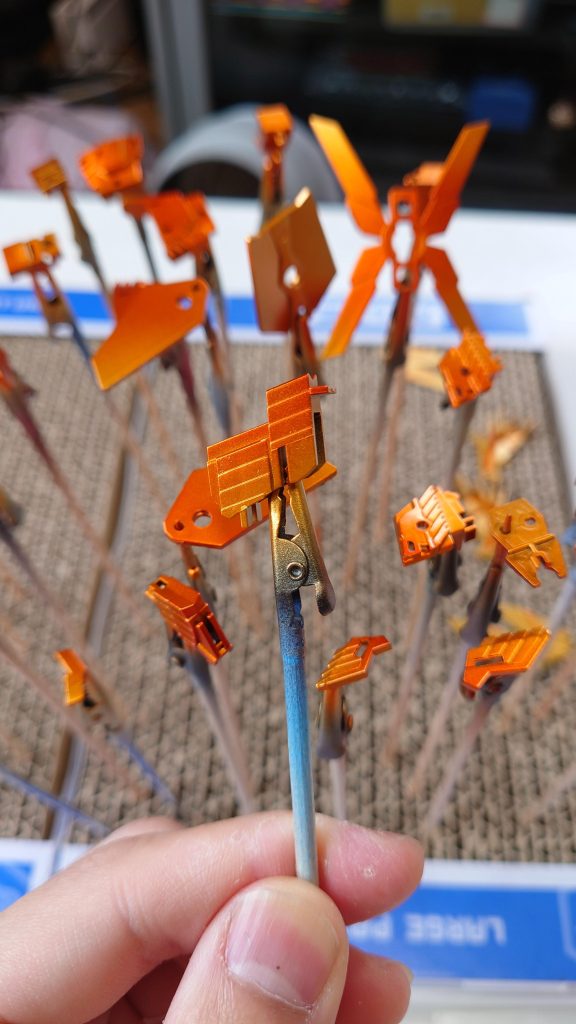 サイコフレーム二層目はクリアオレンジでグラデーション塗装