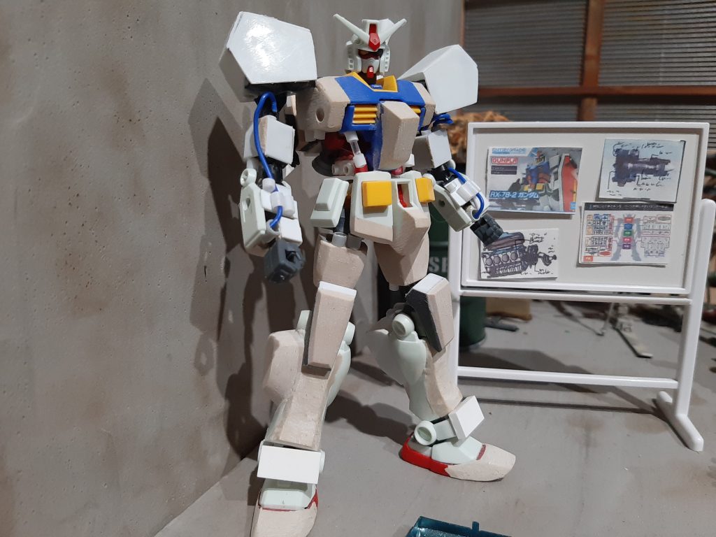 プラ材、ポリパテで全体的にボリームアップしております。