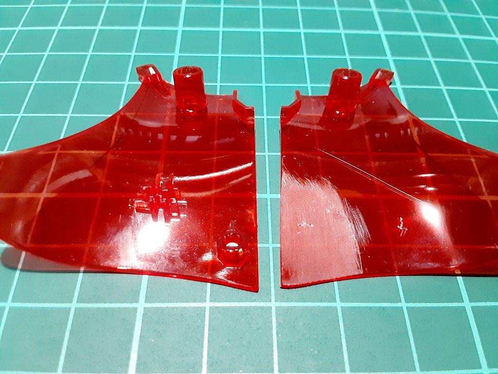 マントの内側には余剰パーツを取り付けできるジョイントがありましたけど見栄えが悪かったので削り落としてフラットにしました