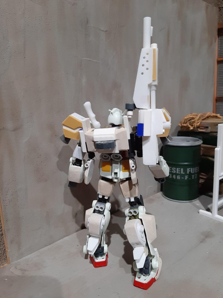 デザインを決めずに作りながら考えており、作っては直し、直しては壊しの繰り返しです。