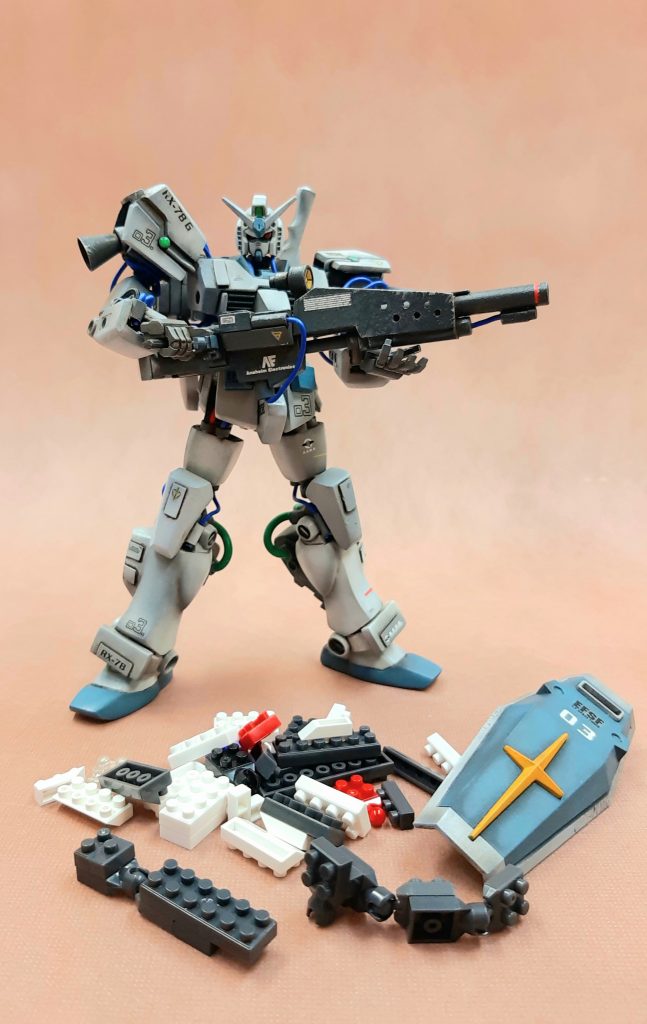 四肢はほぼマイクロブロックで新造。それぞれキットより長くなっております。