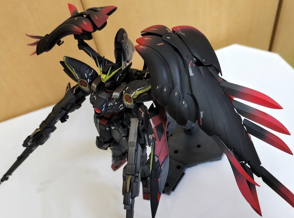 金色部分は飾り程度、赤のグラデはもっと暗くても良かったかなと…まぁ勉強ですね☆そして、友人宅のガラスケースを占領しに行きます………