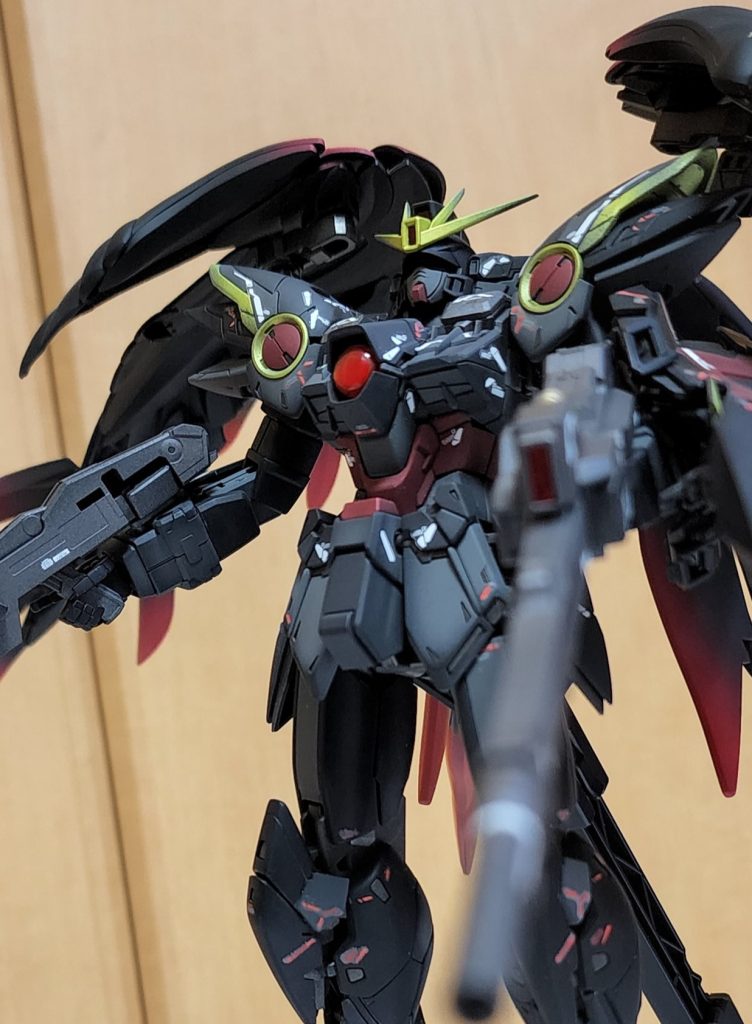 まぁでも、それっぽいカラーでウイングゼロリベリオンより敵役っぽいのブチ込んだだけですw実は赤系3色に黒系6色使ってます、分かりずらいけど…