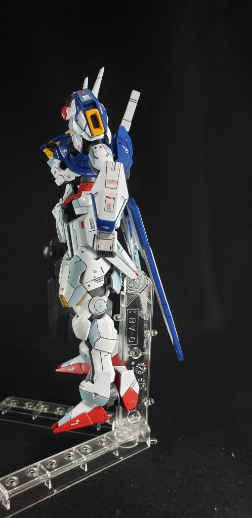 デカールは赤系のを中心にバランスを見ながら貼ってます。