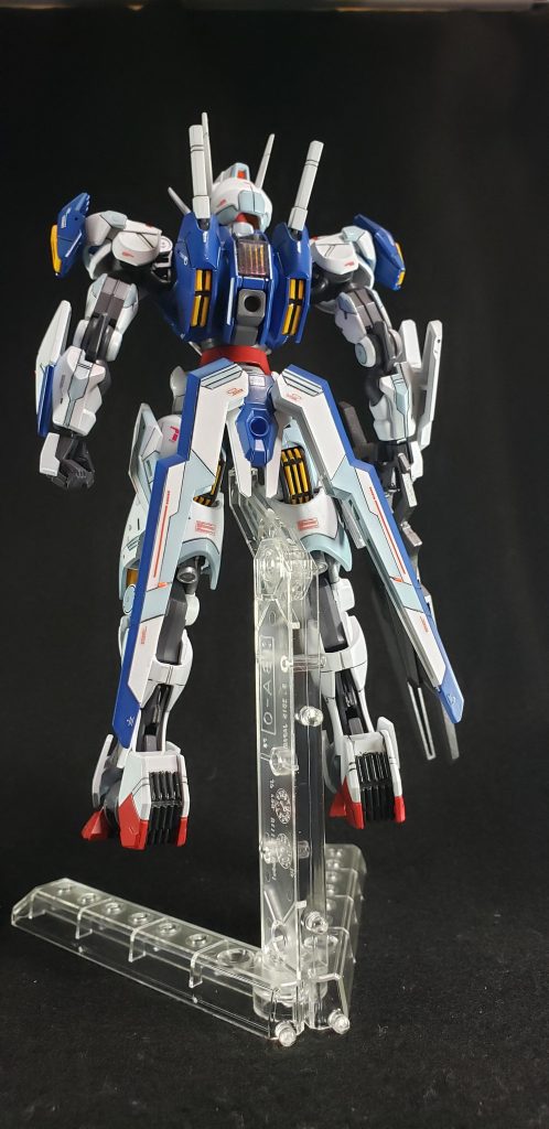 スジ彫りは0.15mmをメインでところどころ0.3mmを使用してメリハリを出しました。太もも裏は塗装する為に後ハメ加工でパーツ分割したので隙間に隠しバーニア付けてみました☺