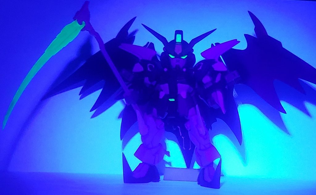 蛍光塗料で各部が光ります