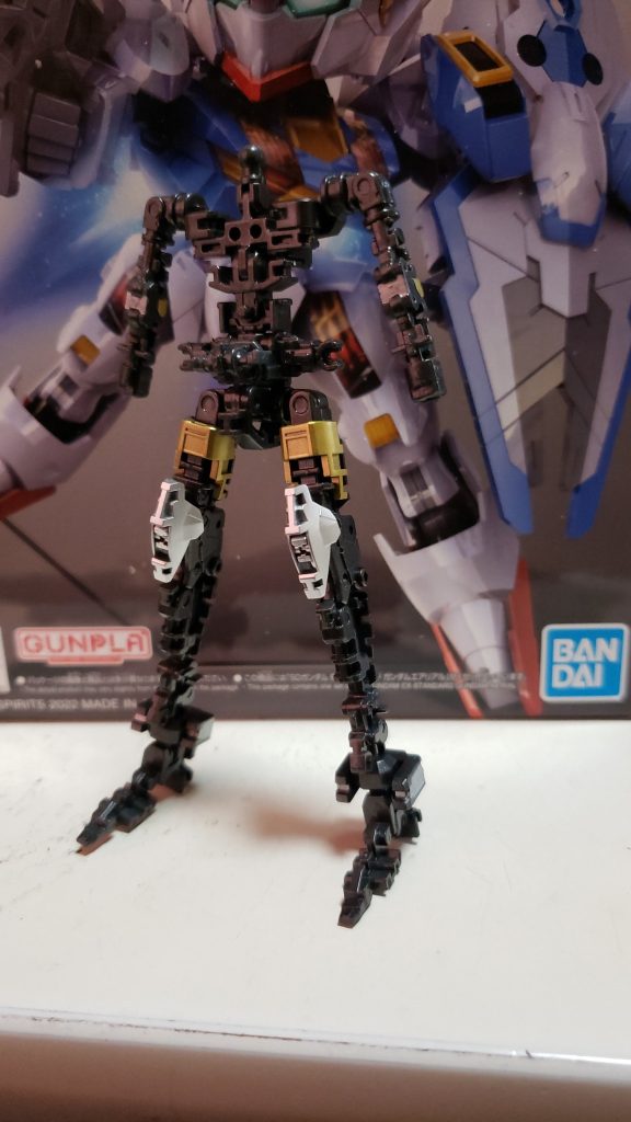 フレームはシルバーとゴールドで簡単に塗り分けました。