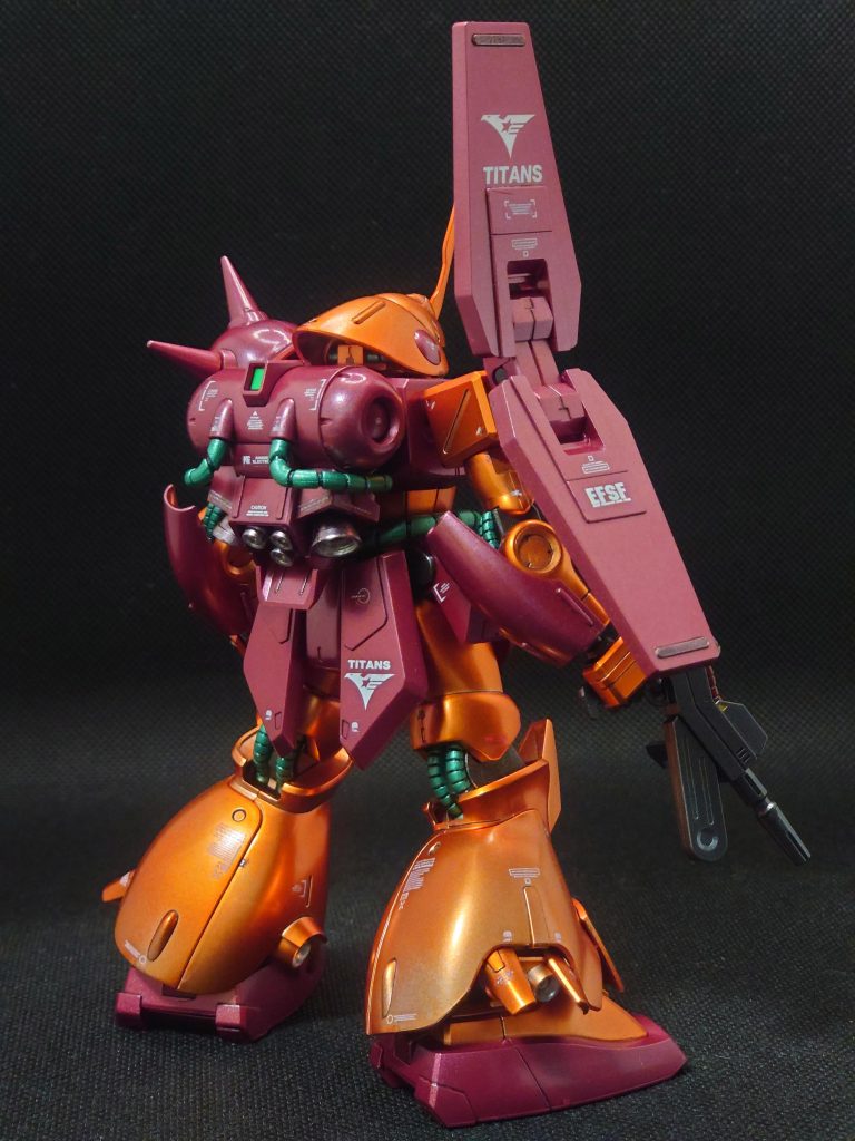 デカールの量はバックの方が多いです。