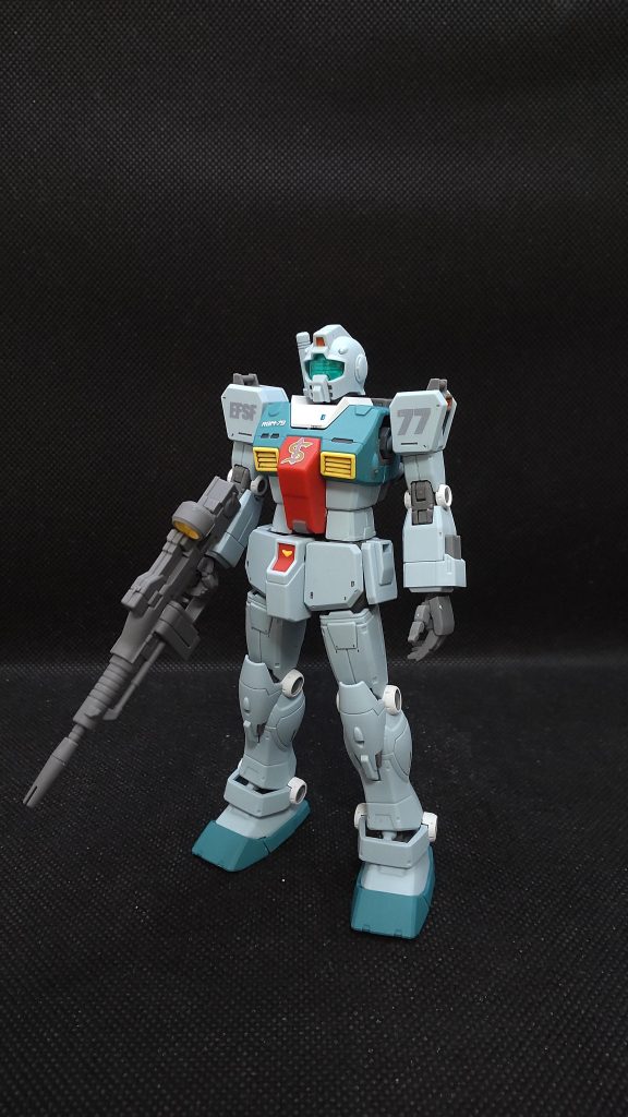 劇中仕様のビームライフルをもたせた状態。こいつも部分塗装につや消しの簡単フィニッシュでした。