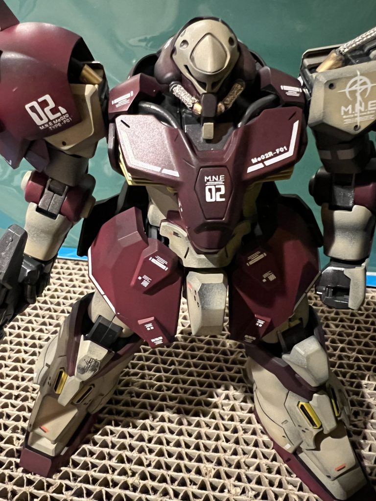 あ、足の甲ガードのデカールがずれてる・・・もう少しいじりたいかな。