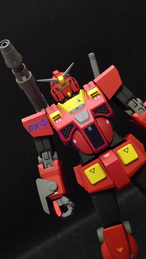 ゴーグルはクリアーイエローにしつつ、目を蛍光イエローで塗装したのでブラックライトで光ります…が、レジンパーツの出来があまり良くなくて左目側はちょっと曇ってます。次にチャレンジする時はもうちょっと上手くやりたいですね。