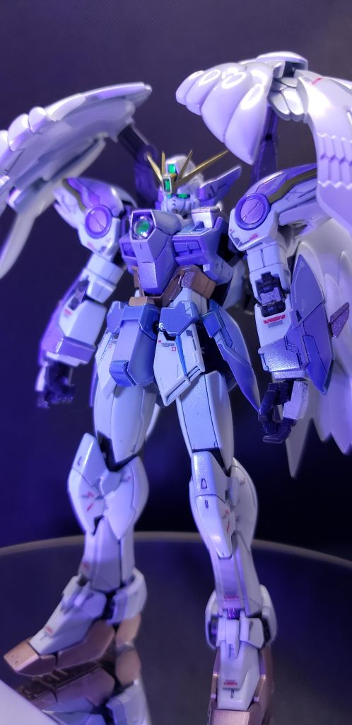 カメラやツインアイは蛍光塗料を使用してます。