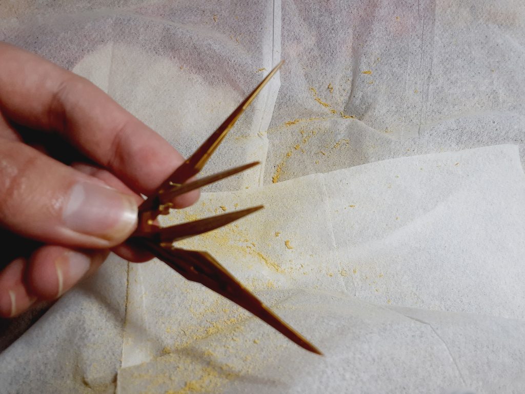 特にアンテナは厚ぼったかったので薄く削り込んでシャープにしました