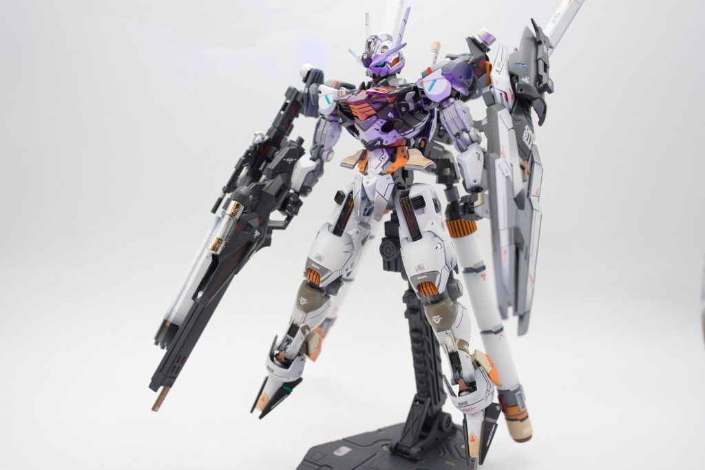 黒背景のほうがビシッと感が出るなーとおもったけど、白背景もありですね。代表画像を何にするか迷いました。