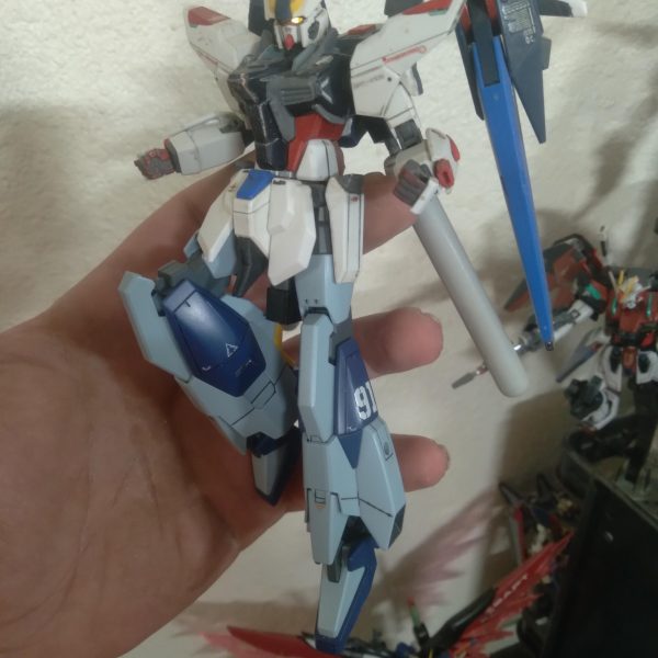 Hello Gunsta! I wanted to show off the update on my Omega Strike Gundam. I had been trying to find a use for the lightning gundam parts I have and was finally able to put them to use. This could be a repair form of the Omega Strike. I will have to think about it and see haha（3枚目）