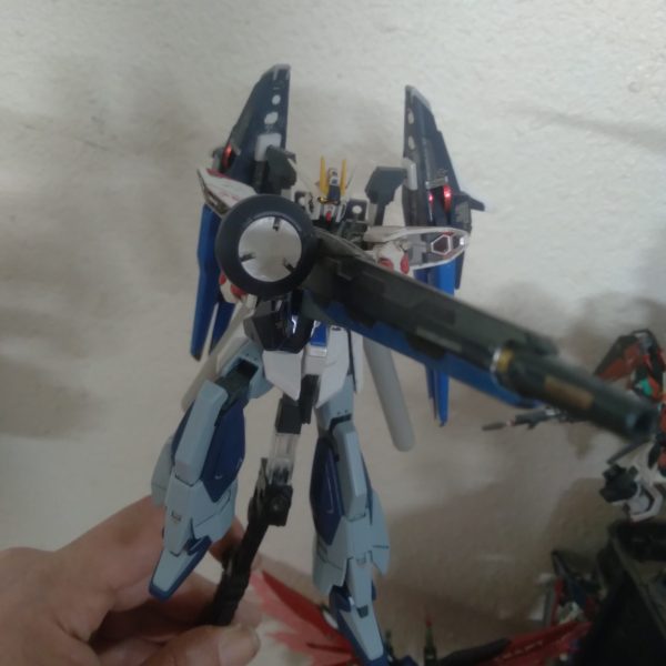 Hello Gunsta! I wanted to show off the update on my Omega Strike Gundam. I had been trying to find a use for the lightning gundam parts I have and was finally able to put them to use. This could be a repair form of the Omega Strike. I will have to think about it and see haha（1枚目）