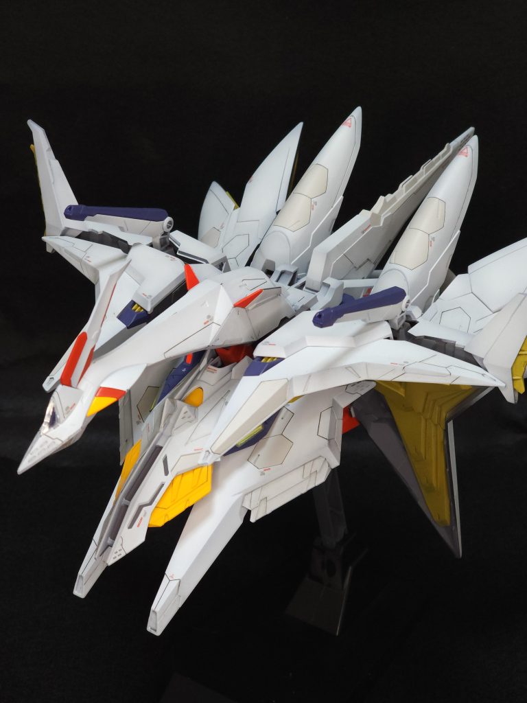 フライトユニット大きすぎておさまりきりません…ミノフスキーユニットは蛍光イエローとゴールドで塗装してます。