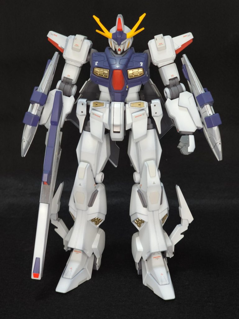 オデュッセウスガンダムですね素組みだとほぼほぼ真っ白だったので、塗り分け少々とグラデーションをキツめにしてたのでしてたのですが…トップコートをしたらアラ不思議綺麗にまとまりました。