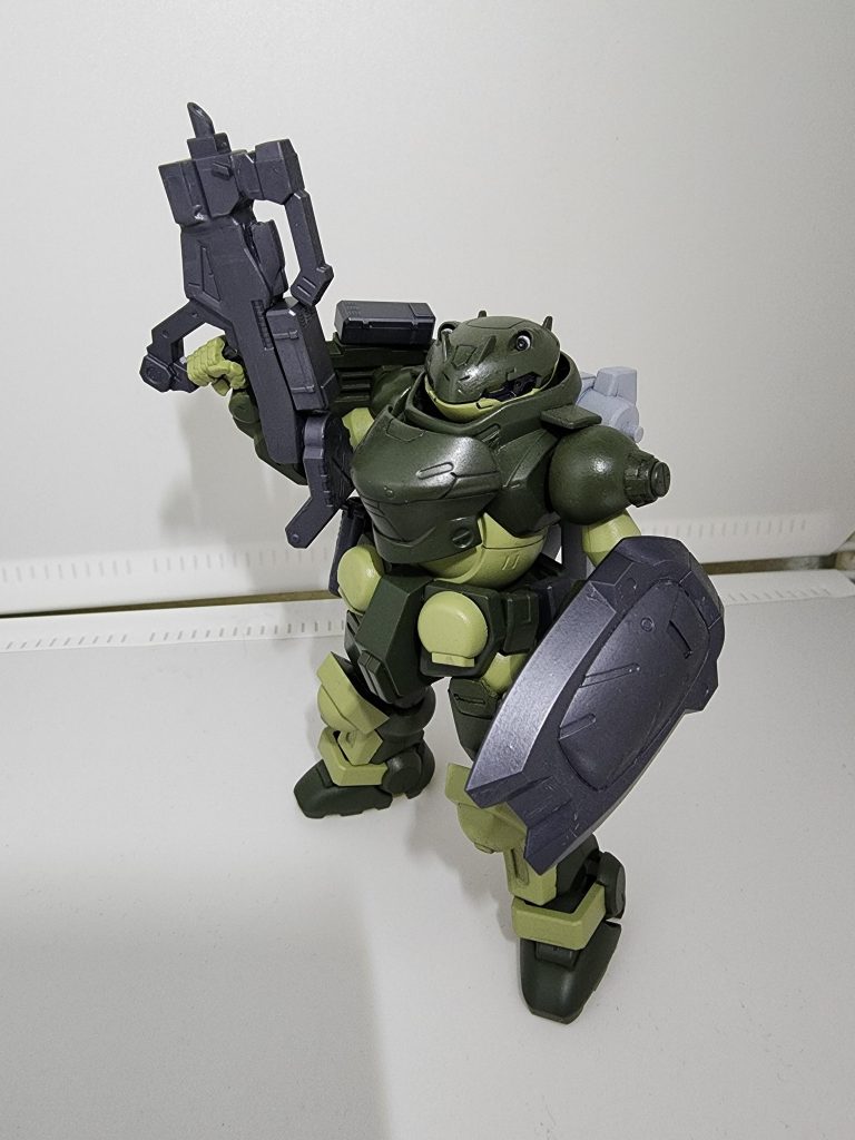 マシンガンはP90を、イメージして色々合体させて原型とどめてないです。