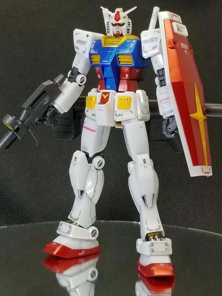 機体各所のデカールは水転写式でなく、余ってたRGガンダムのﾘｱﾘｽﾃｨｯｸﾃﾞｶｰﾙ？ｼｰﾙ？を使用しました。もちろん全ては無理なので場所を考慮して切った張ったを作業しました。