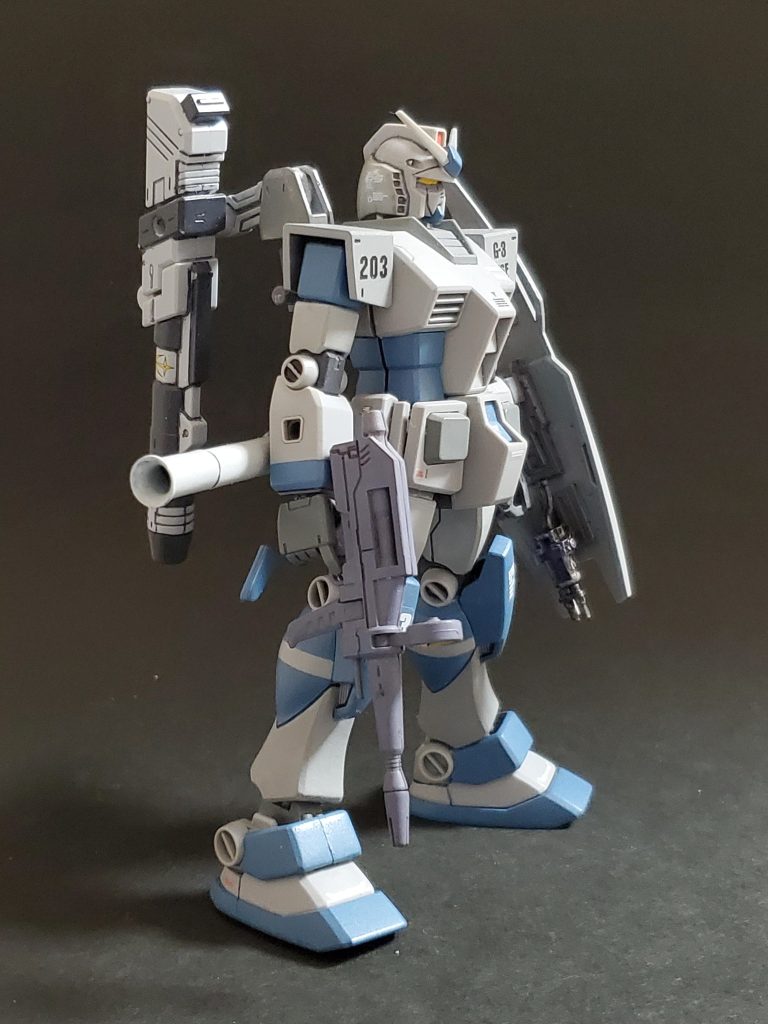 右前アングルから~✨シールド先端にはNT-1アレックスのガトリングガンを装備✨良い感じに付いてくれました😊🎶