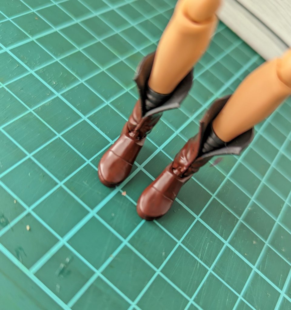 靴はブラウンにしてみました。キ〇は物によって赤だったりオレンジよりだったりブラウンだったりだったのですが私は濃い目のブラウンで！あえて中の部分は塗らず、外のブラウンと色の差をつけて黒い靴下履いてる風に(笑)