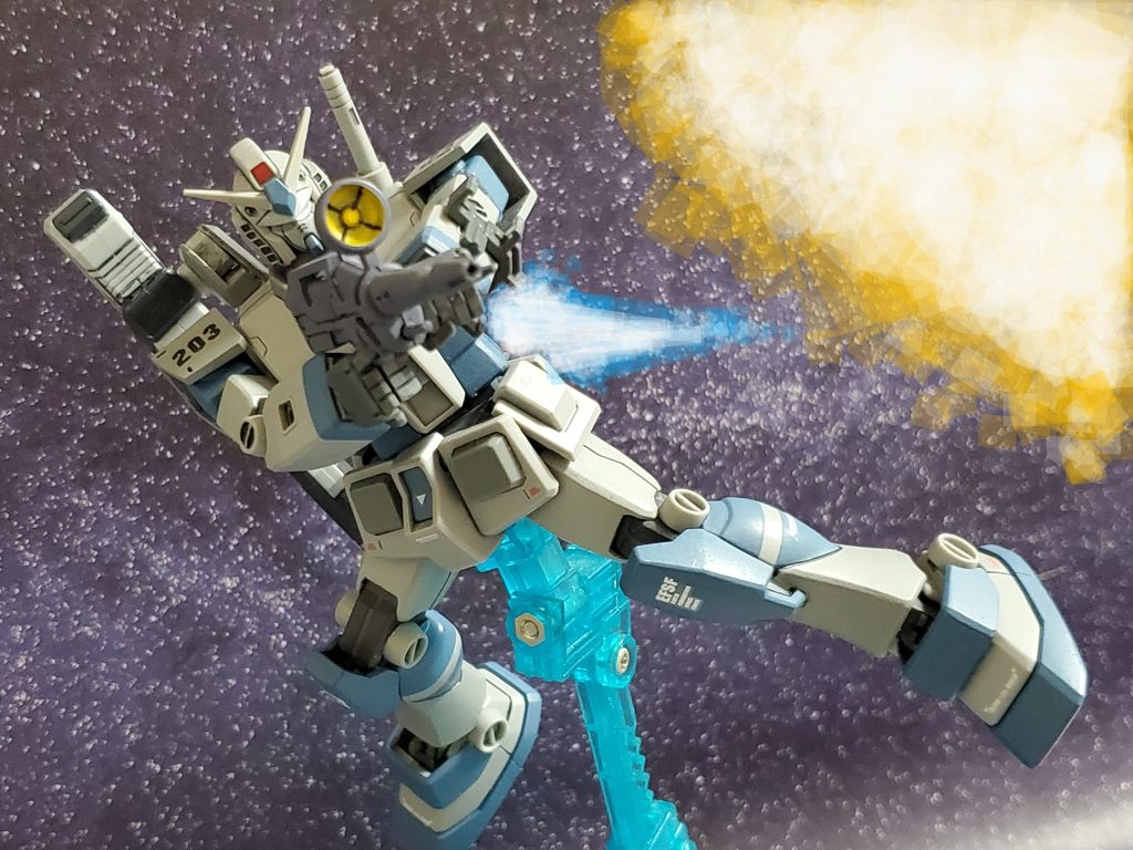 MAの猛攻を回避し、G-3はビームライフルで捉えようとするも、MAの機動性にビーム射速が追い付かない…😅💦