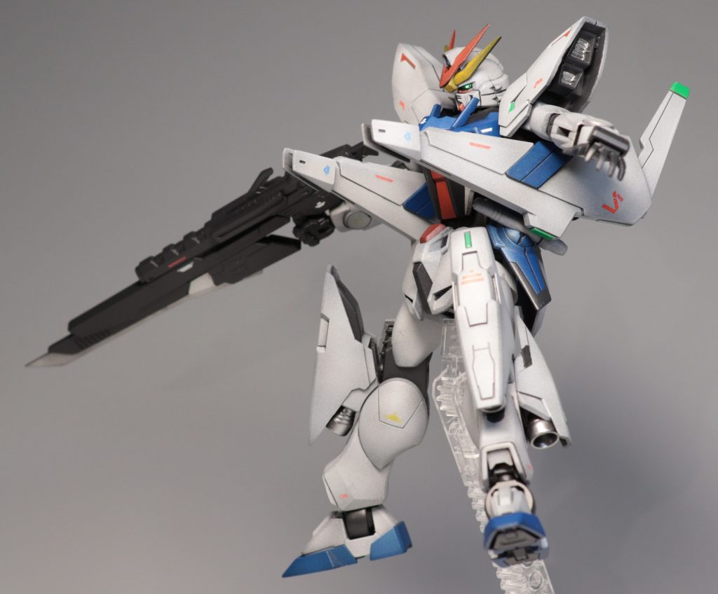 背中のバインダーは前に構えることでF91のヴェスバーのようにすることが出来ます。