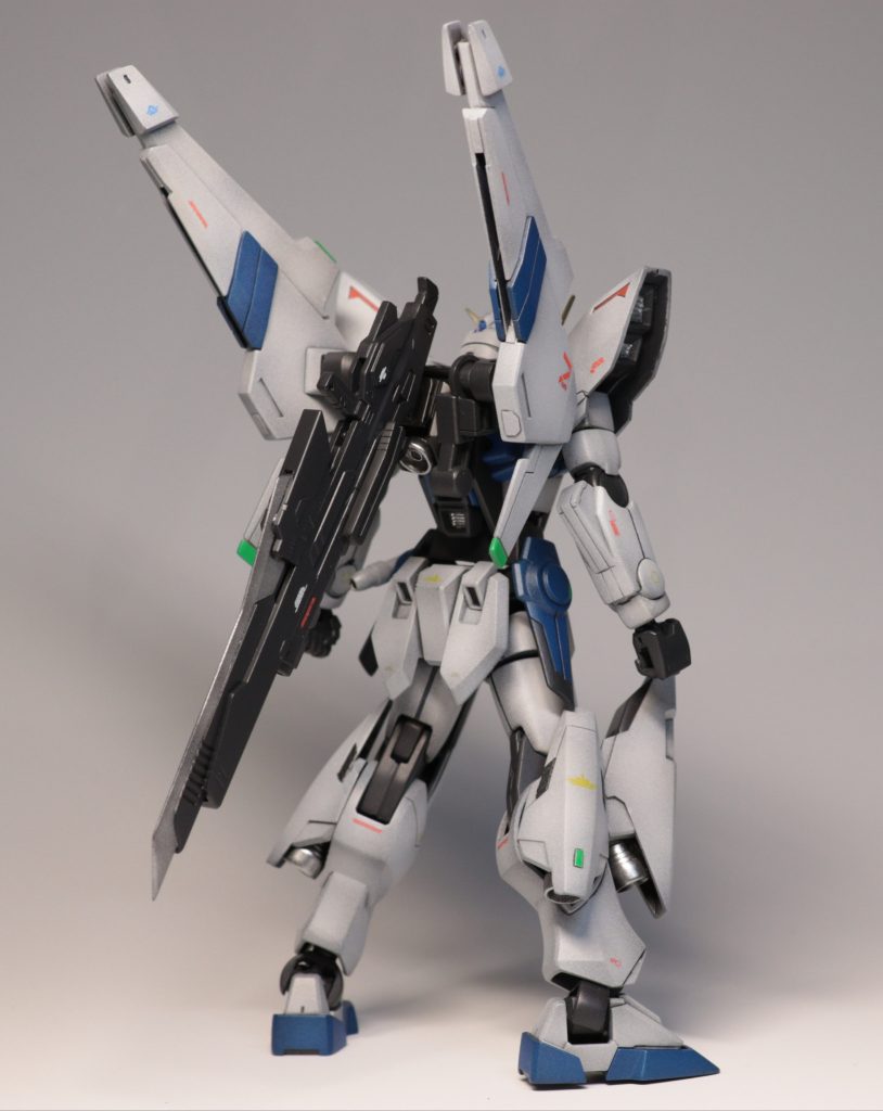 背面を見ての通りV2ガンダムをモチーフにしました。