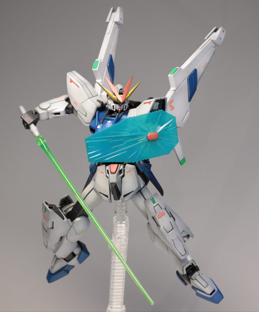 ビームサーベルは1本に。その代わり柄を長くし通常のビームサーベルより強力な感じにしました。ビームシールドはGセイバーの物より改造。