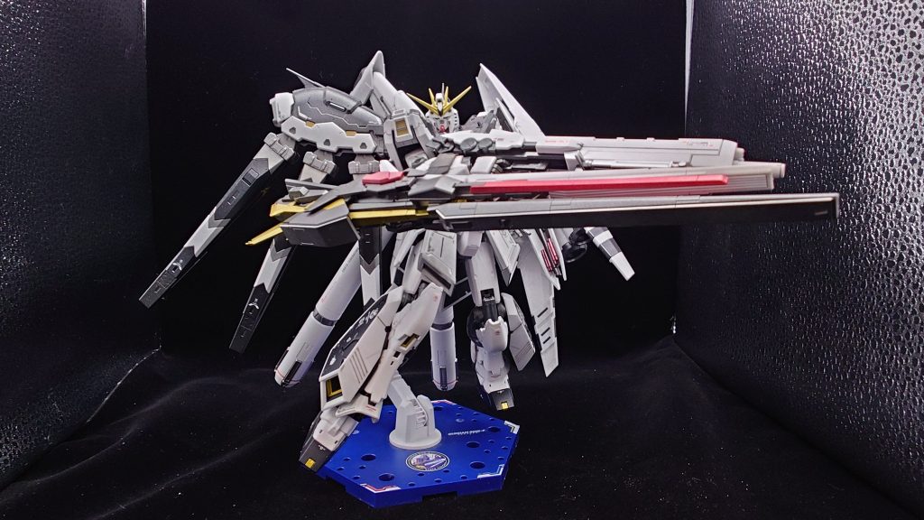 流石にこの状態では右腕の稼働にはかなりの制限があります。